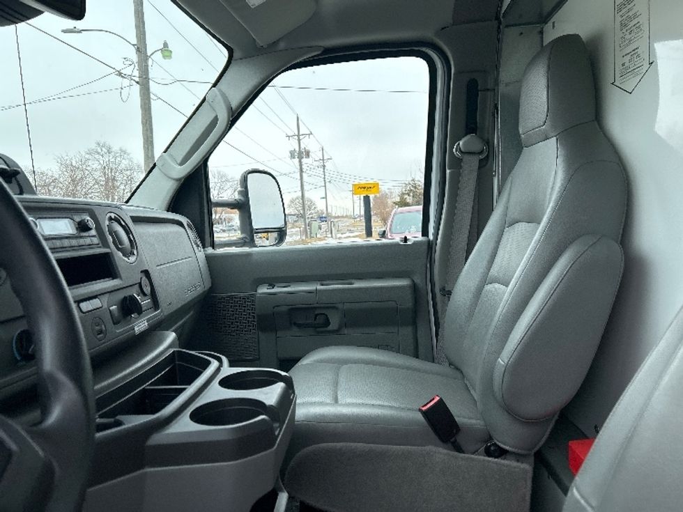 Light Duty Box Truck-Light and Medium Duty Trucks-Ford-2022-E350-Omaha-NE-72,850\n\t\tmiles-$ 36,500 - Image 19