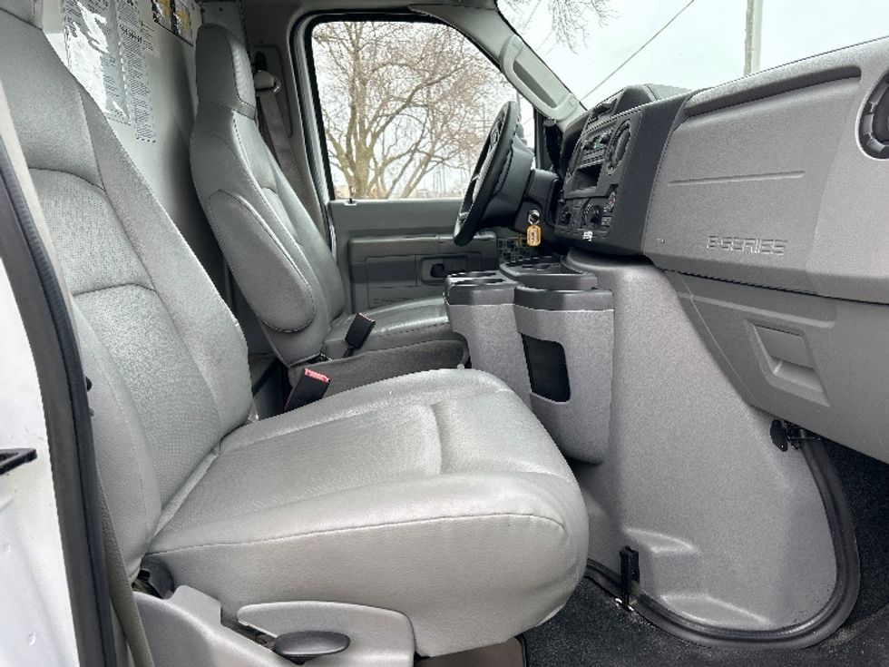 Light Duty Box Truck-Light and Medium Duty Trucks-Ford-2022-E350-Omaha-NE-72,850\n\t\tmiles-$ 36,500 - Image 22