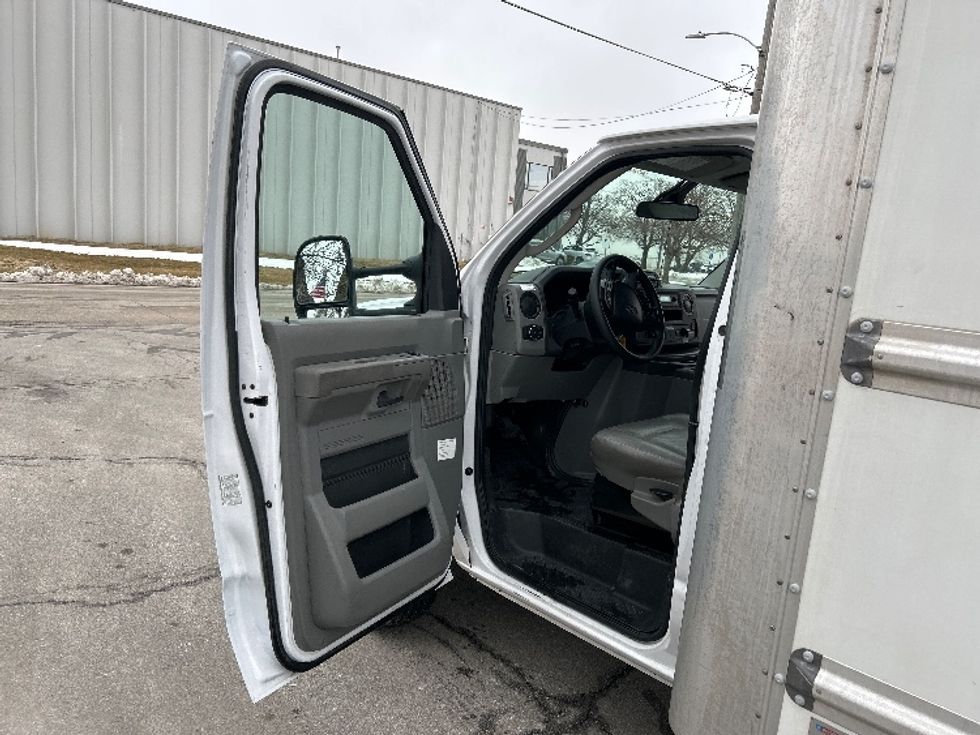 Light Duty Box Truck-Light and Medium Duty Trucks-Ford-2022-E350-Omaha-NE-87,827\n\t\tmiles-$ 34,500 - Image 15