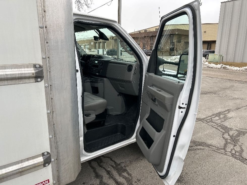 Light Duty Box Truck-Light and Medium Duty Trucks-Ford-2022-E350-Omaha-NE-87,827\n\t\tmiles-$ 34,500 - Image 19