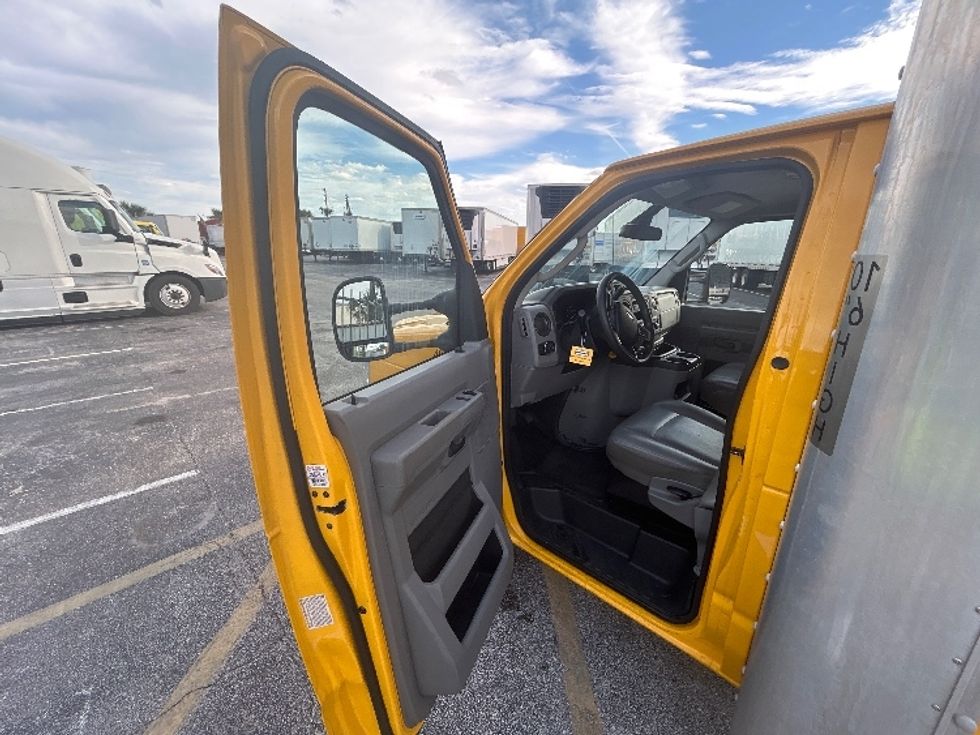 Light Duty Box Truck-Light and Medium Duty Trucks-Ford-2022-E350-Orlando-FL-101,773\n\t\tmiles-$ 28,750 - Image 16