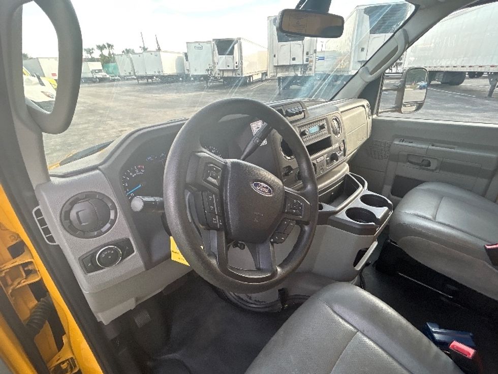 Light Duty Box Truck-Light and Medium Duty Trucks-Ford-2022-E350-Orlando-FL-101,773\n\t\tmiles-$ 28,750 - Image 17