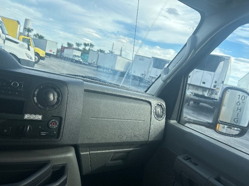 Light Duty Box Truck-Light and Medium Duty Trucks-Ford-2022-E350-Orlando-FL-101,773\n\t\tmiles-$ 28,750 - Image 21