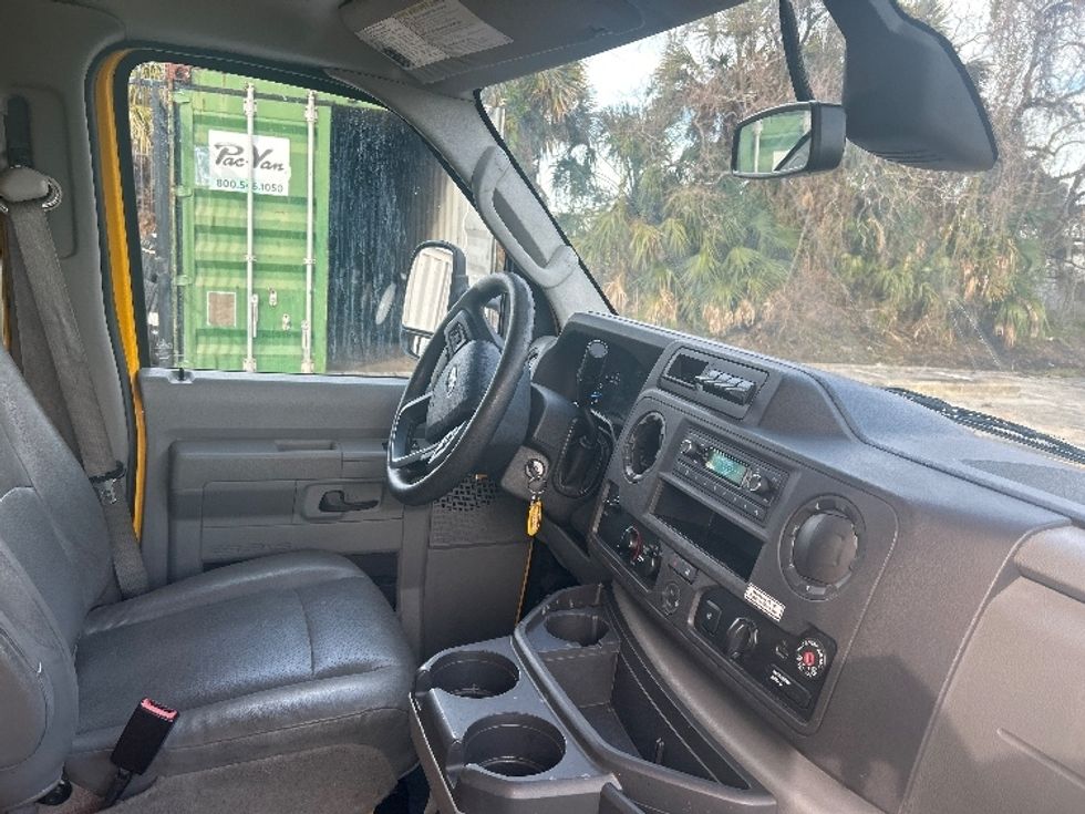 Light Duty Box Truck-Light and Medium Duty Trucks-Ford-2022-E350-Orlando-FL-101,773\n\t\tmiles-$ 28,750 - Image 23