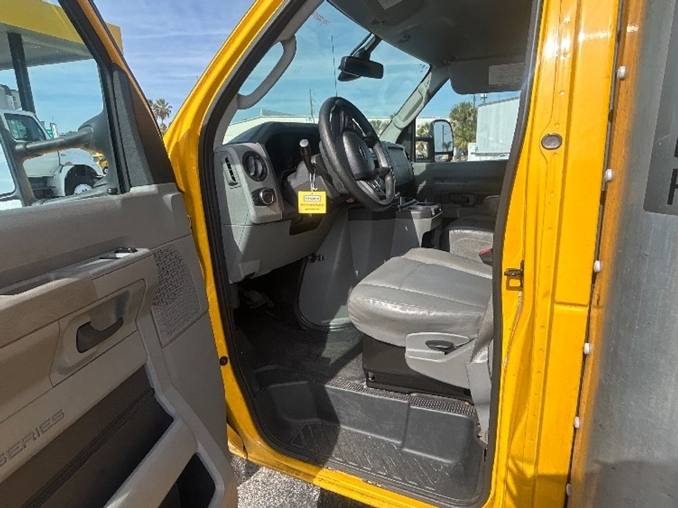 Light Duty Box Truck-Light and Medium Duty Trucks-Ford-2022-E350-Orlando-FL-94,316\n\t\tmiles-$ 29,750 - Image 16