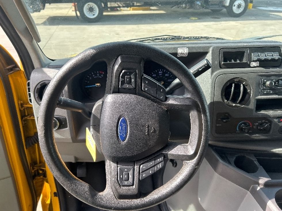 Light Duty Box Truck-Light and Medium Duty Trucks-Ford-2022-E350-Orlando-FL-94,316\n\t\tmiles-$ 29,750 - Image 18