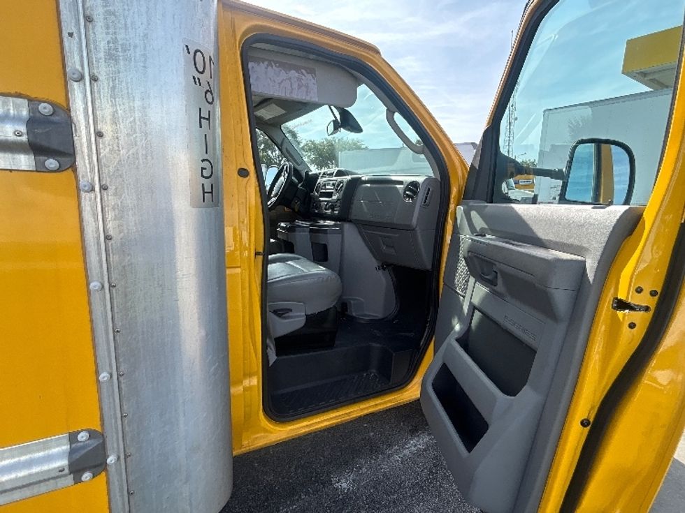 Light Duty Box Truck-Light and Medium Duty Trucks-Ford-2022-E350-Orlando-FL-94,316\n\t\tmiles-$ 29,750 - Image 20