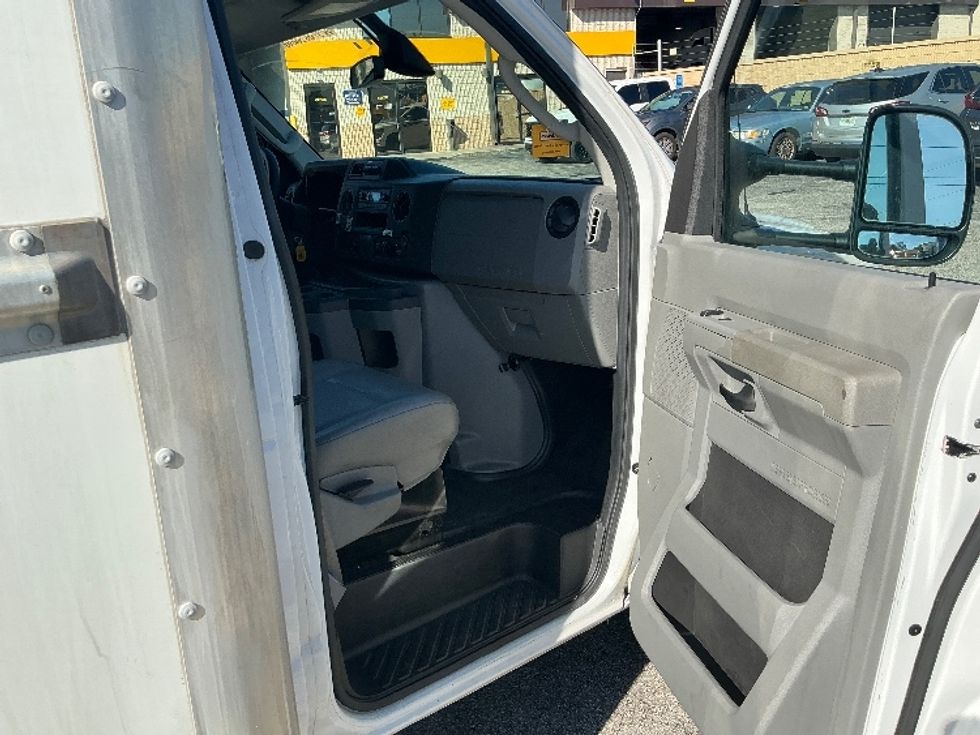 Light Duty Box Truck-Light and Medium Duty Trucks-Ford-2022-E350-Orlando-FL-98,790\n\t\tmiles-$ 32,500 - Image 20