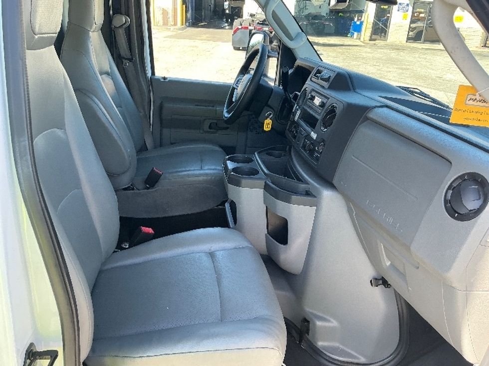 Light Duty Box Truck-Light and Medium Duty Trucks-Ford-2022-E350-Orlando-FL-98,790\n\t\tmiles-$ 32,500 - Image 22