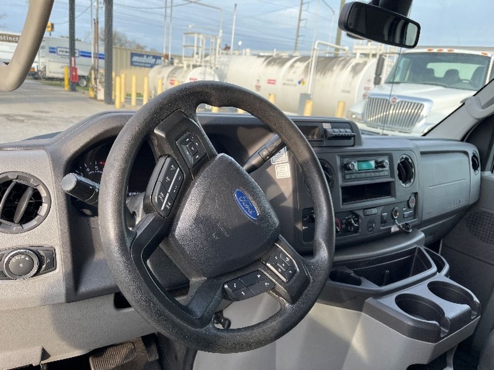 Light Duty Box Truck-Light and Medium Duty Trucks-Ford-2022-E350-Panama City-FL-101,715\n\t\tmiles-$ 32,000 - Image 17