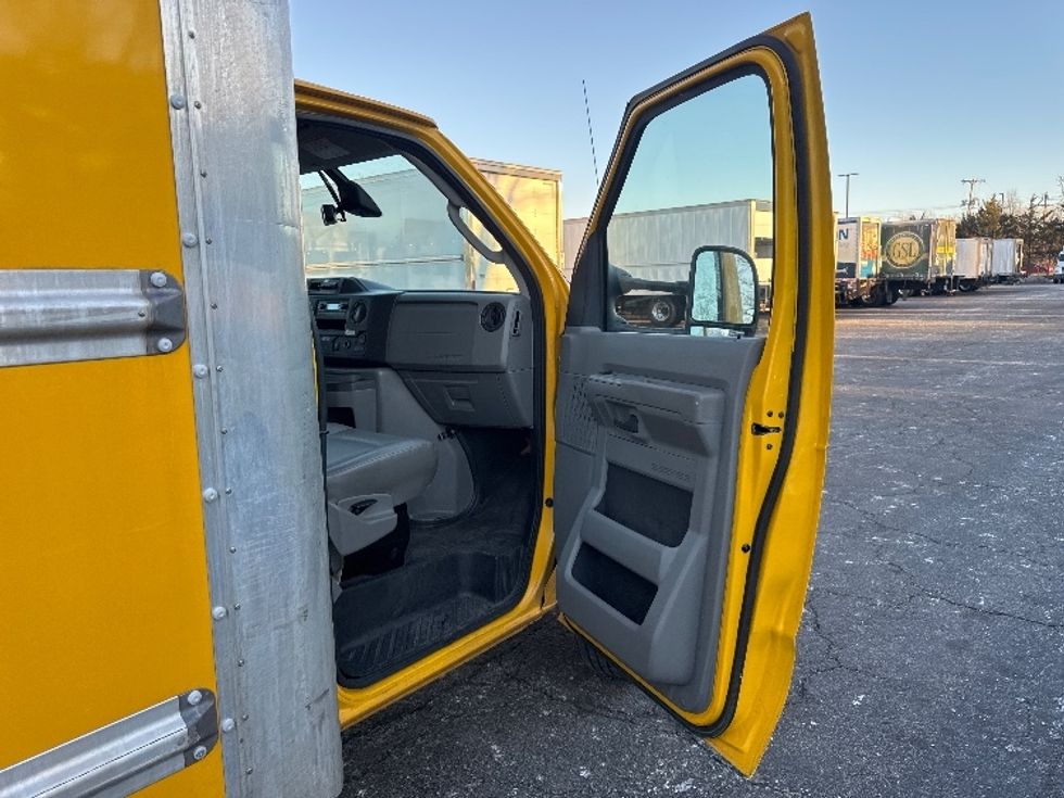 Light Duty Box Truck-Light and Medium Duty Trucks-Ford-2022-E350-Parsippany-NJ-107,959\n\t\tmiles-$ 25,250 - Image 19