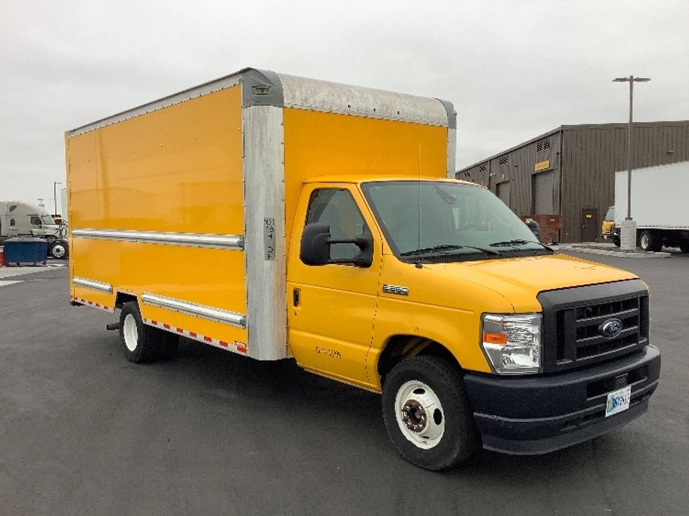Light Duty Box Truck-Light and Medium Duty Trucks-Ford-2022-E350-Pasco-WA-87,063\n\t\tmiles-$ 30,750 - Image 1