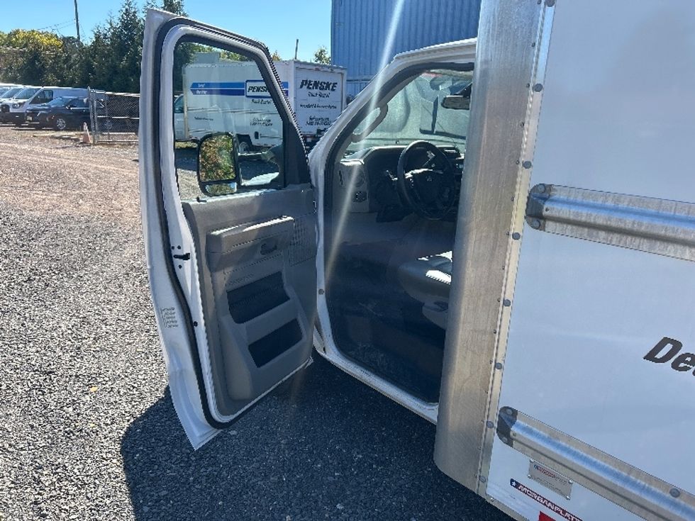 Light Duty Box Truck-Light and Medium Duty Trucks-Ford-2022-E350-Pennsauken-NJ-110,891\n\t\tmiles-$ 27,750 - Image 13