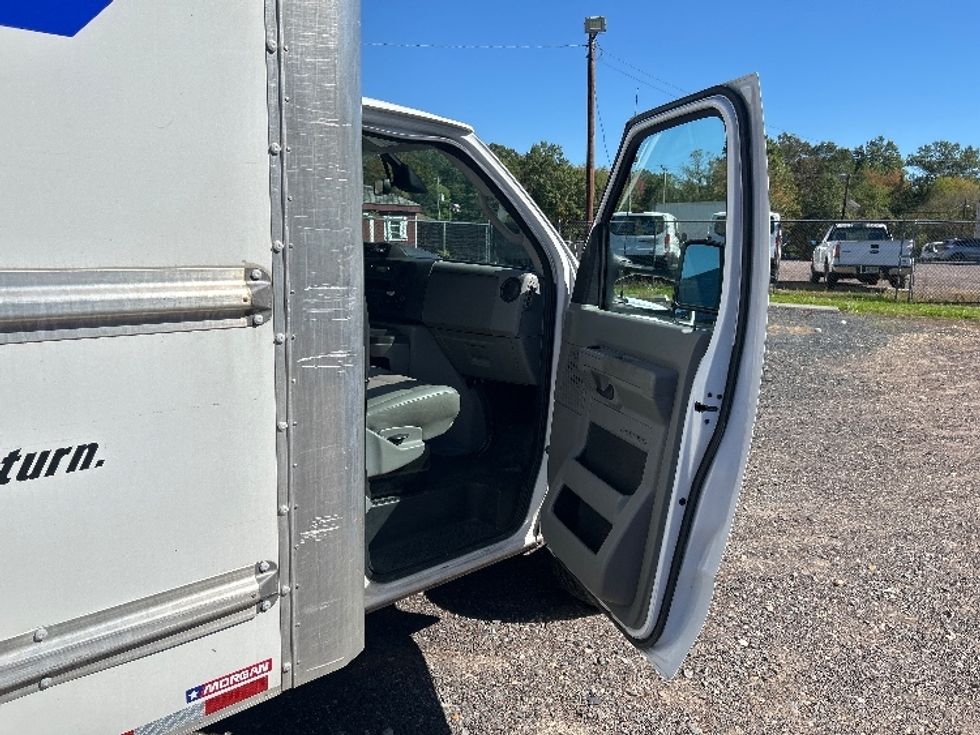Light Duty Box Truck-Light and Medium Duty Trucks-Ford-2022-E350-Pennsauken-NJ-110,891\n\t\tmiles-$ 27,750 - Image 17