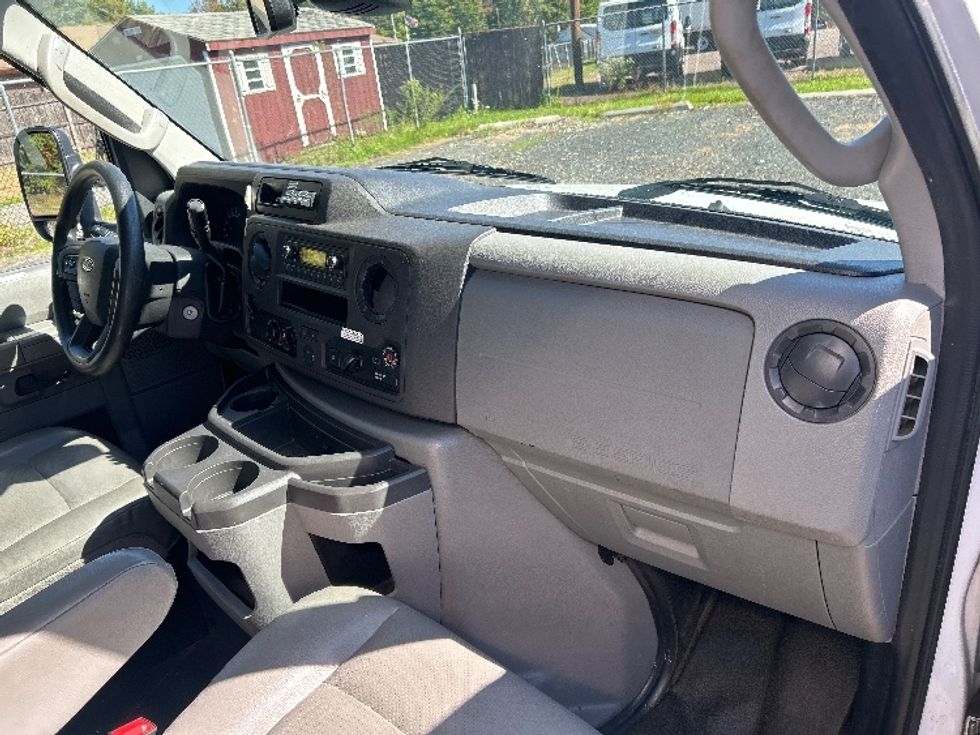 Light Duty Box Truck-Light and Medium Duty Trucks-Ford-2022-E350-Pennsauken-NJ-110,891\n\t\tmiles-$ 27,750 - Image 18