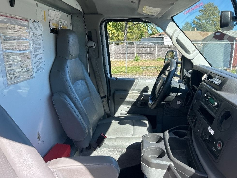 Light Duty Box Truck-Light and Medium Duty Trucks-Ford-2022-E350-Pennsauken-NJ-110,891\n\t\tmiles-$ 27,750 - Image 19