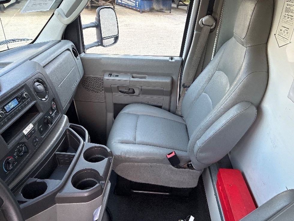 Light Duty Box Truck-Light and Medium Duty Trucks-Ford-2022-E350-Pensacola-FL-102,483\n\t\tmiles-$ 31,750 - Image 19