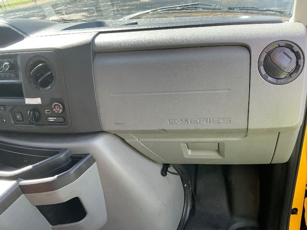 Light Duty Box Truck-Light and Medium Duty Trucks-Ford-2022-E350-Pensacola-FL-104,045\n\t\tmiles-$ 26,250 - Image 21