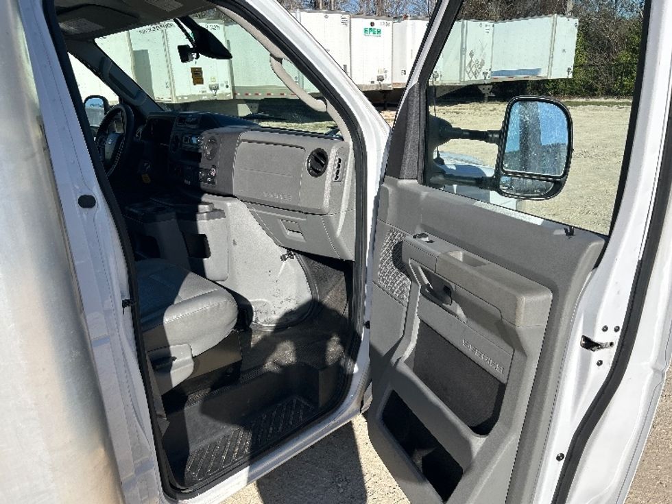 Light Duty Box Truck-Light and Medium Duty Trucks-Ford-2022-E350-Pensacola-FL-87,547\n\t\tmiles-$ 33,750 - Image 19
