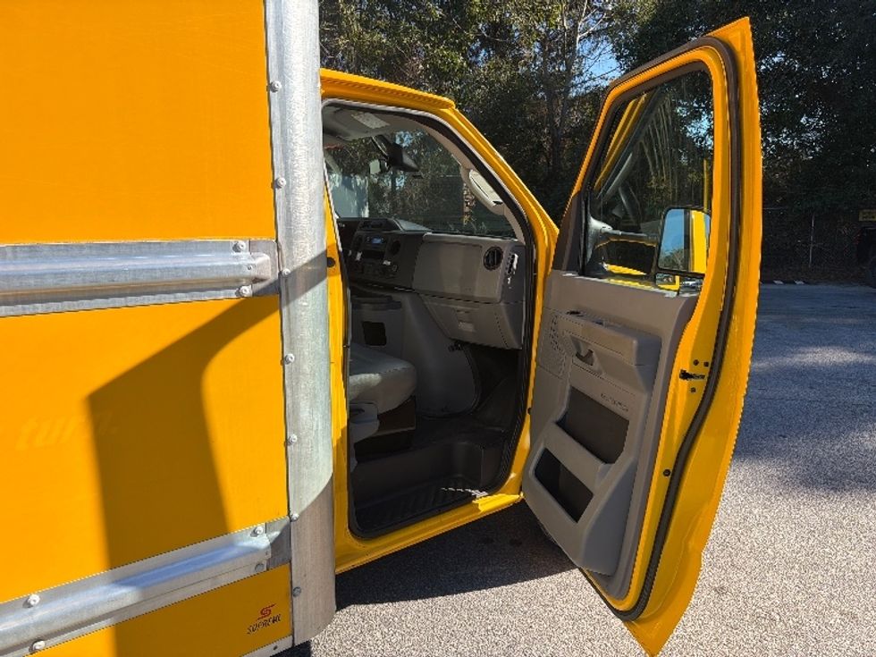 Light Duty Box Truck-Light and Medium Duty Trucks-Ford-2022-E350-Pensacola-FL-89,348\n\t\tmiles-$ 30,500 - Image 20