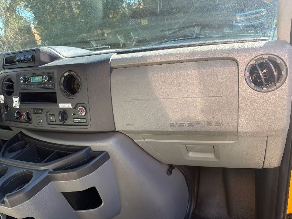 Light Duty Box Truck-Light and Medium Duty Trucks-Ford-2022-E350-Pensacola-FL-89,348\n\t\tmiles-$ 30,500 - Image 21