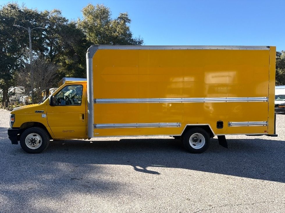 Light Duty Box Truck-Light and Medium Duty Trucks-Ford-2022-E350-Pensacola-FL-89,348\n\t\tmiles-$ 30,500 - Image 4