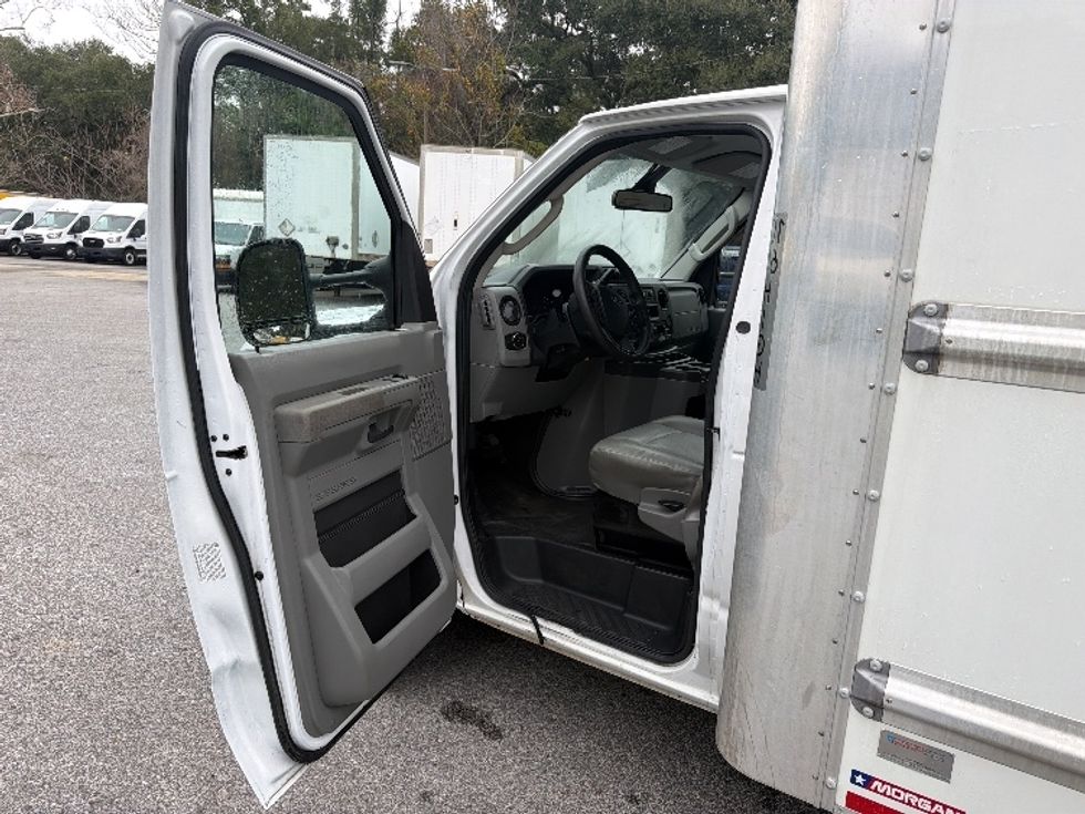 Light Duty Box Truck-Light and Medium Duty Trucks-Ford-2022-E350-Pensacola-FL-94,050\n\t\tmiles-$ 33,000 - Image 16