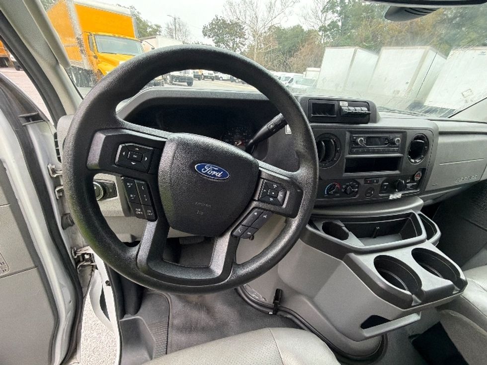 Light Duty Box Truck-Light and Medium Duty Trucks-Ford-2022-E350-Pensacola-FL-94,050\n\t\tmiles-$ 33,000 - Image 17