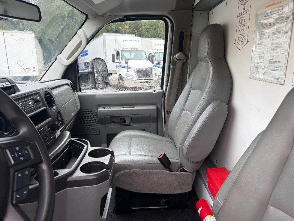 Light Duty Box Truck-Light and Medium Duty Trucks-Ford-2022-E350-Pensacola-FL-94,050\n\t\tmiles-$ 33,000 - Image 19