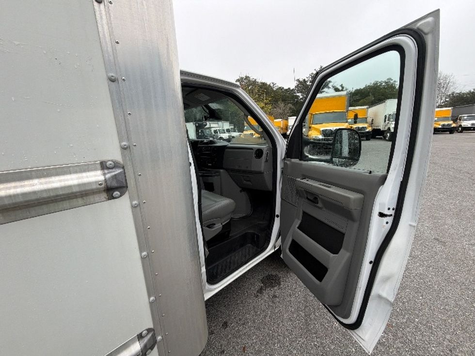 Light Duty Box Truck-Light and Medium Duty Trucks-Ford-2022-E350-Pensacola-FL-94,050\n\t\tmiles-$ 33,000 - Image 20