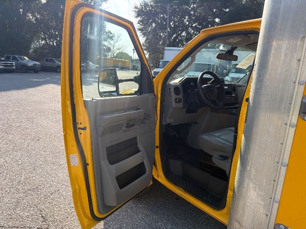 Light Duty Box Truck-Light and Medium Duty Trucks-Ford-2022-E350-Pensacola-FL-94,722\n\t\tmiles-$ 29,750 - Image 16