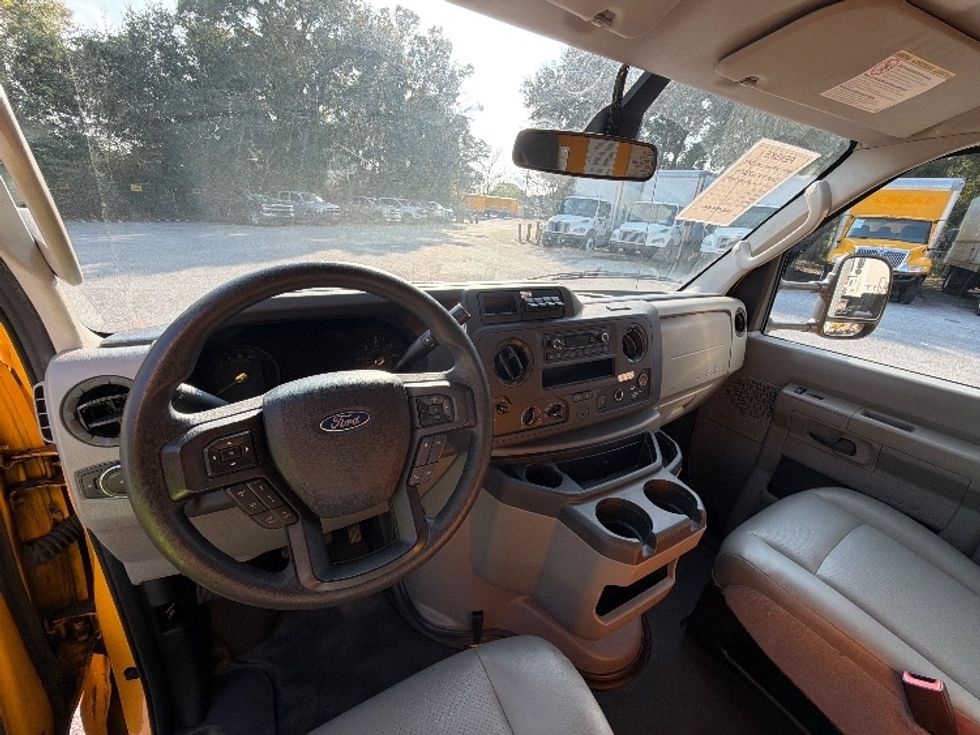 Light Duty Box Truck-Light and Medium Duty Trucks-Ford-2022-E350-Pensacola-FL-94,722\n\t\tmiles-$ 29,750 - Image 18