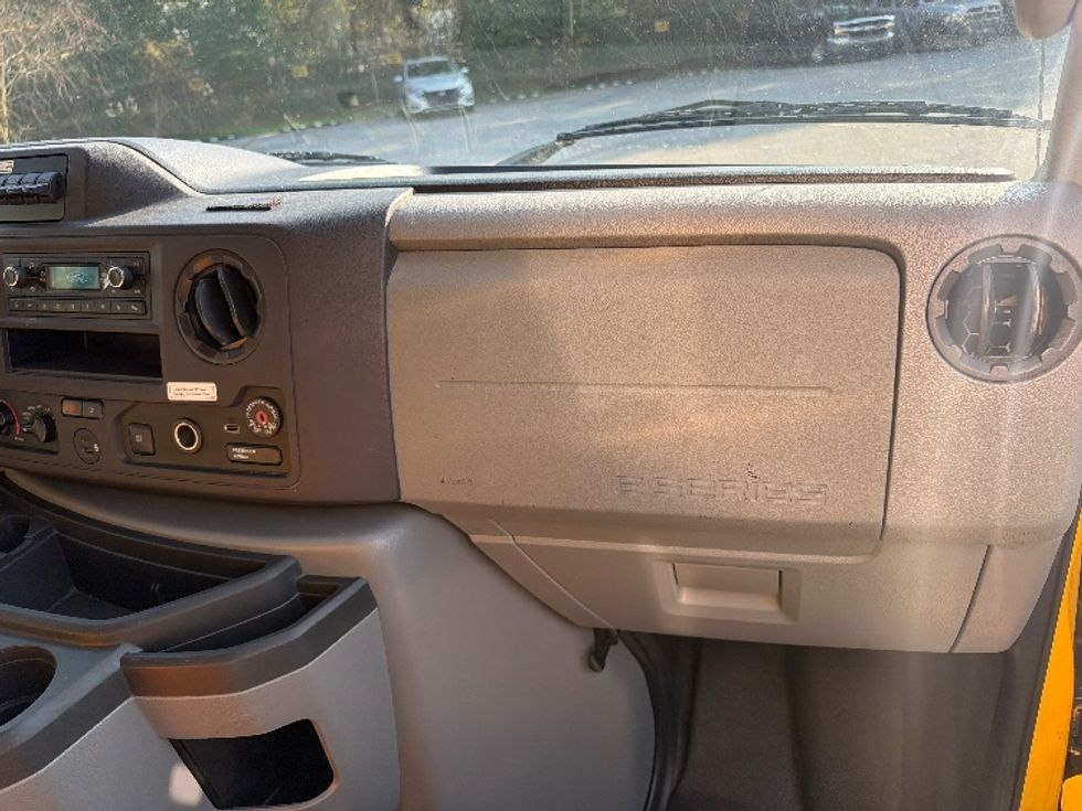 Light Duty Box Truck-Light and Medium Duty Trucks-Ford-2022-E350-Pensacola-FL-94,722\n\t\tmiles-$ 29,750 - Image 21