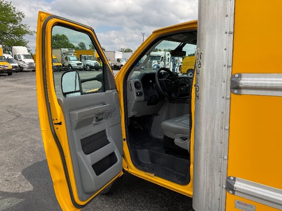 Light Duty Box Truck-Light and Medium Duty Trucks-Ford-2022-E350-Perrysburg-OH-109,689\n\t\tmiles-$ 24,000 - Image 16