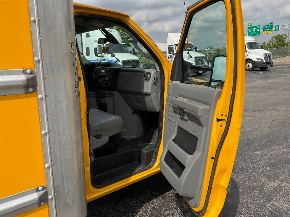 Light Duty Box Truck-Light and Medium Duty Trucks-Ford-2022-E350-Perrysburg-OH-109,689\n\t\tmiles-$ 24,000 - Image 20