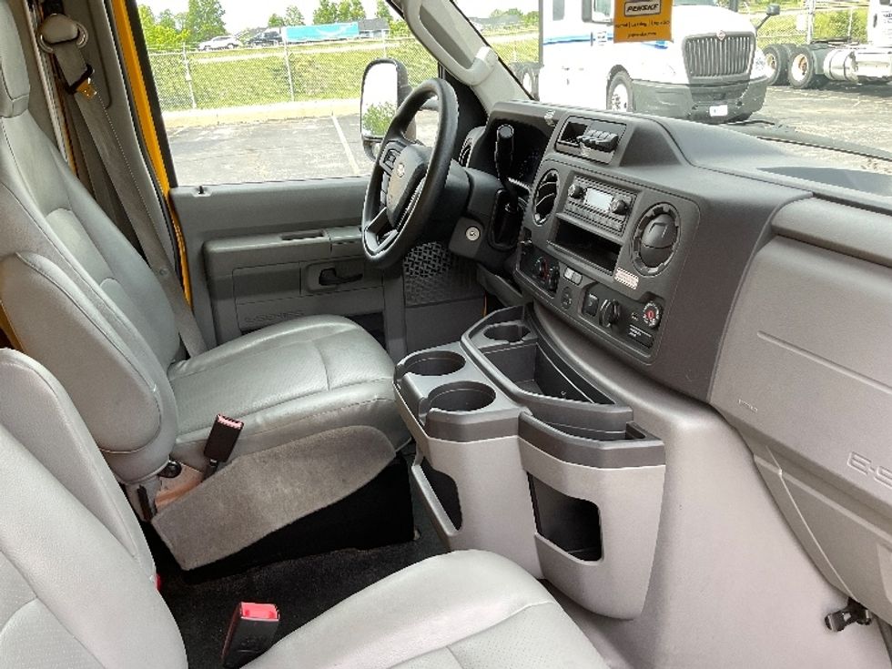 Light Duty Box Truck-Light and Medium Duty Trucks-Ford-2022-E350-Perrysburg-OH-109,689\n\t\tmiles-$ 24,000 - Image 22