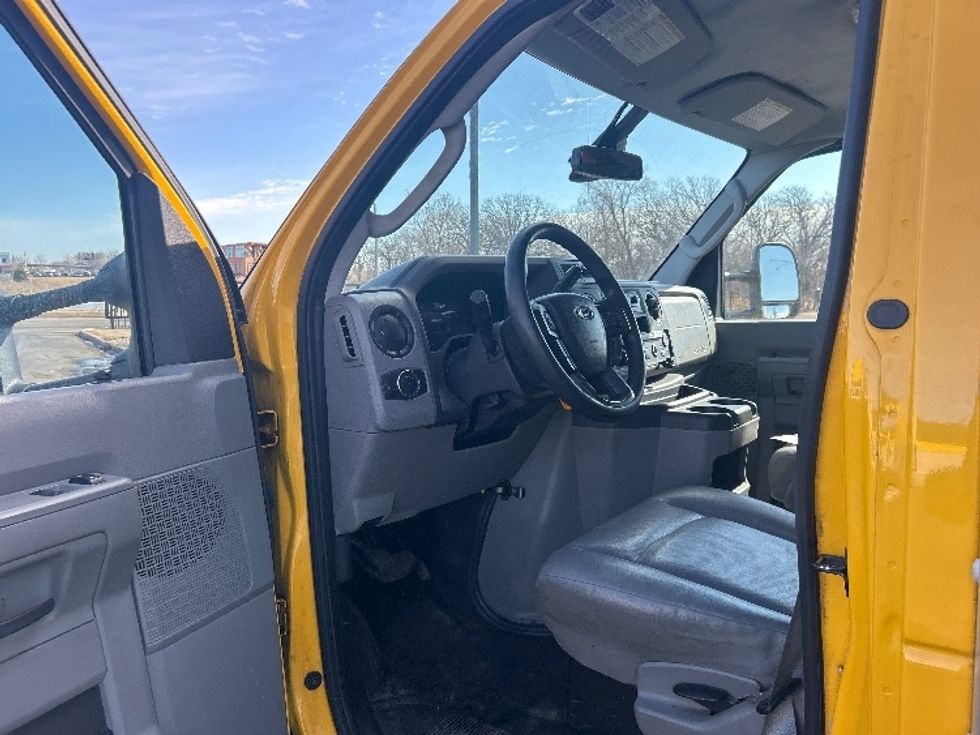 Light Duty Box Truck-Light and Medium Duty Trucks-Ford-2022-E350-Pewaukee-WI-114,091\n\t\tmiles-$ 25,500 - Image 16