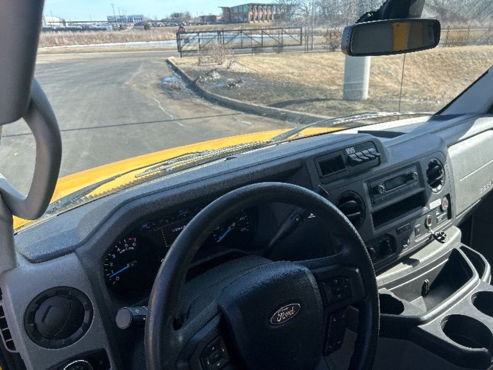 Light Duty Box Truck-Light and Medium Duty Trucks-Ford-2022-E350-Pewaukee-WI-114,091\n\t\tmiles-$ 25,500 - Image 17