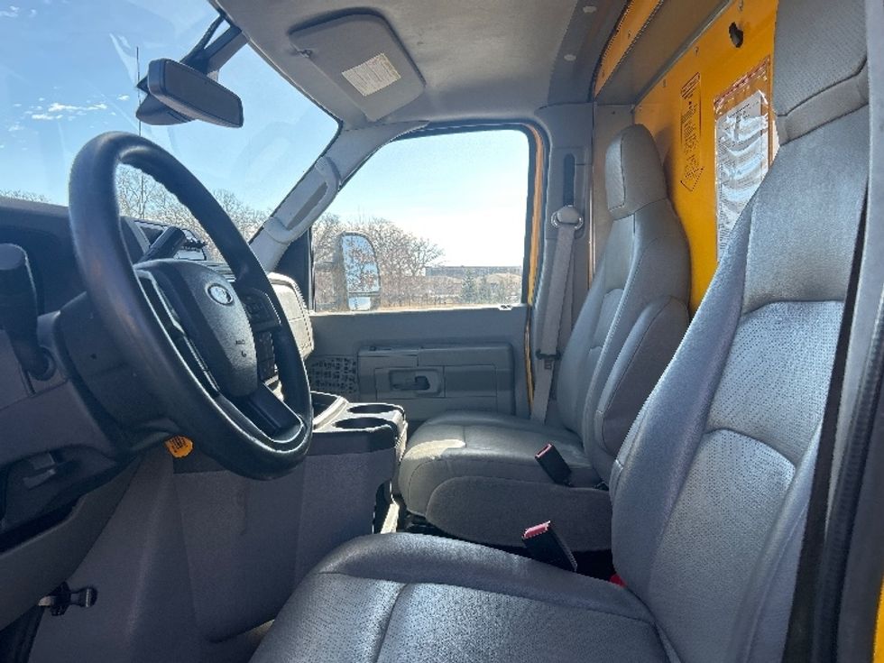 Light Duty Box Truck-Light and Medium Duty Trucks-Ford-2022-E350-Pewaukee-WI-114,091\n\t\tmiles-$ 25,500 - Image 19