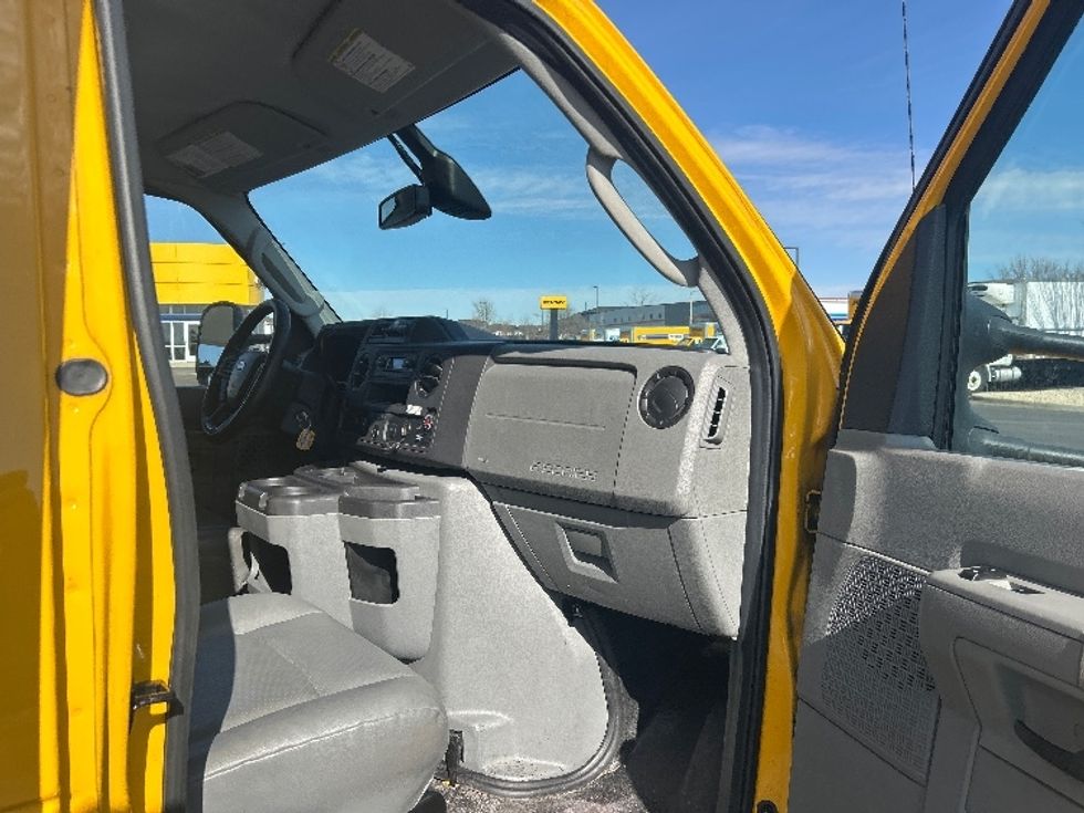 Light Duty Box Truck-Light and Medium Duty Trucks-Ford-2022-E350-Pewaukee-WI-114,091\n\t\tmiles-$ 25,500 - Image 20