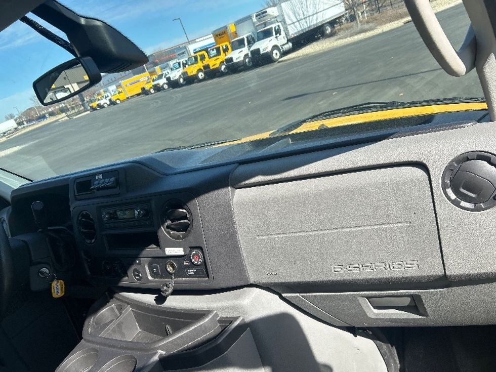 Light Duty Box Truck-Light and Medium Duty Trucks-Ford-2022-E350-Pewaukee-WI-114,091\n\t\tmiles-$ 25,500 - Image 21