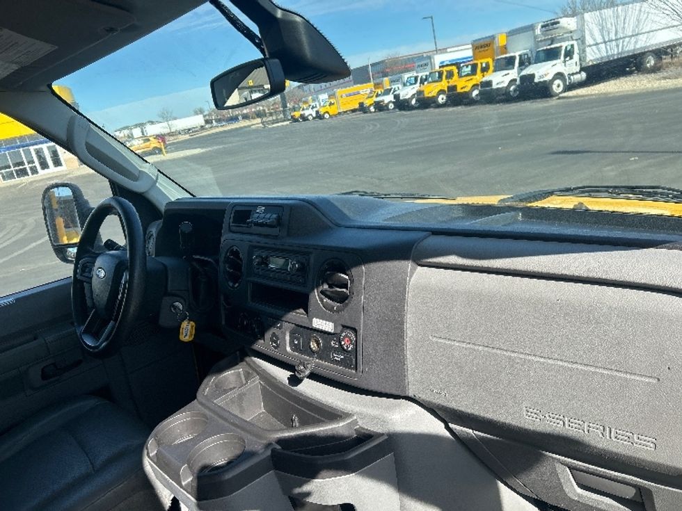 Light Duty Box Truck-Light and Medium Duty Trucks-Ford-2022-E350-Pewaukee-WI-114,091\n\t\tmiles-$ 25,500 - Image 22