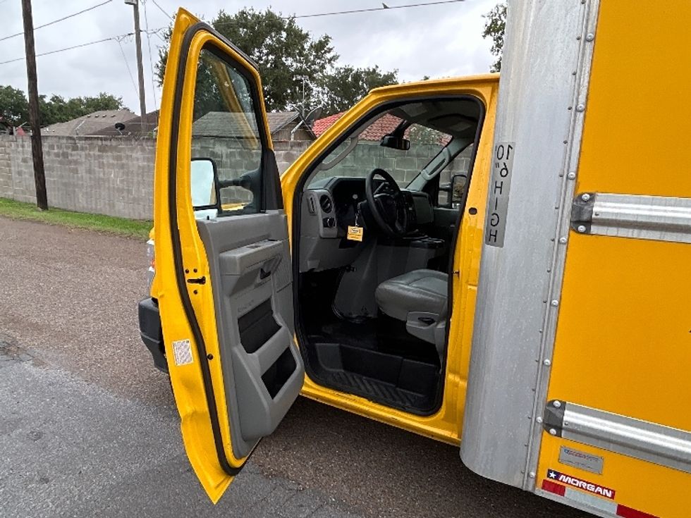 Light Duty Box Truck-Light and Medium Duty Trucks-Ford-2022-E350-Pharr-TX-105,320\n\t\tmiles-$ 25,000 - Image 15