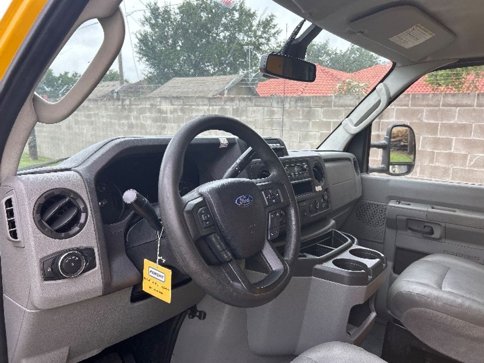 Light Duty Box Truck-Light and Medium Duty Trucks-Ford-2022-E350-Pharr-TX-105,320\n\t\tmiles-$ 25,000 - Image 16