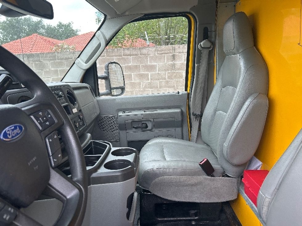 Light Duty Box Truck-Light and Medium Duty Trucks-Ford-2022-E350-Pharr-TX-105,320\n\t\tmiles-$ 25,000 - Image 18