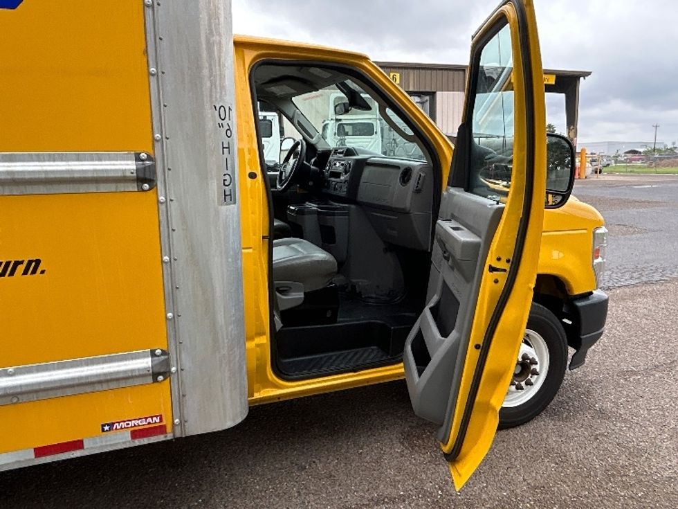 Light Duty Box Truck-Light and Medium Duty Trucks-Ford-2022-E350-Pharr-TX-105,320\n\t\tmiles-$ 25,000 - Image 19