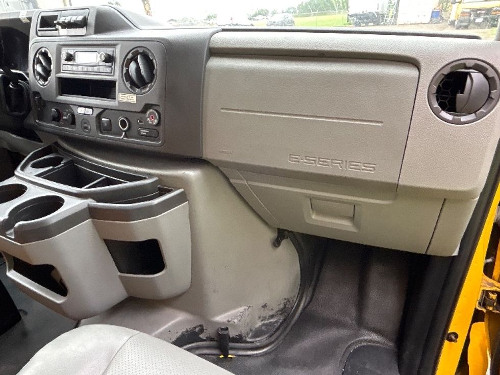 Light Duty Box Truck-Light and Medium Duty Trucks-Ford-2022-E350-Pharr-TX-105,320\n\t\tmiles-$ 25,000 - Image 20