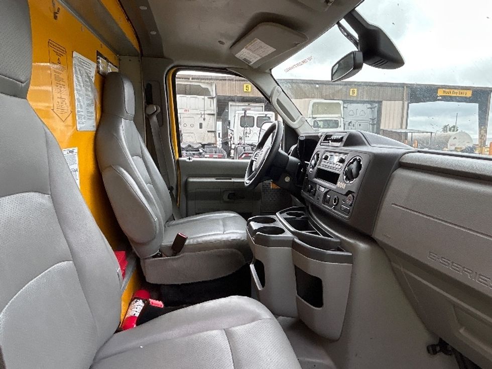 Light Duty Box Truck-Light and Medium Duty Trucks-Ford-2022-E350-Pharr-TX-105,320\n\t\tmiles-$ 25,000 - Image 21