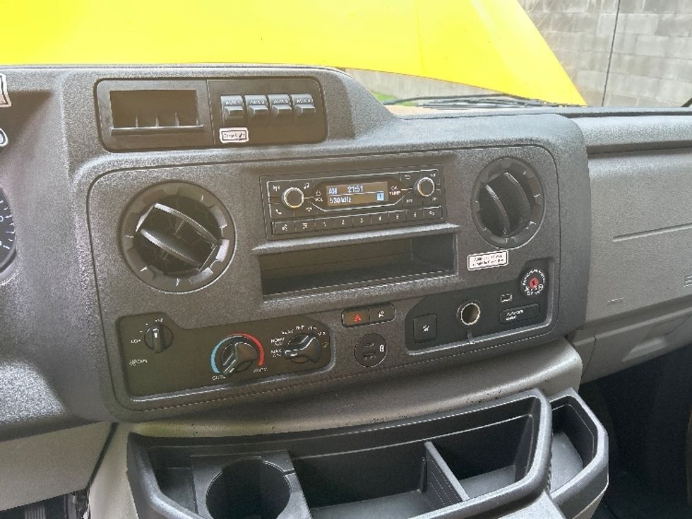 Light Duty Box Truck-Light and Medium Duty Trucks-Ford-2022-E350-Pharr-TX-105,320\n\t\tmiles-$ 25,000 - Image 24