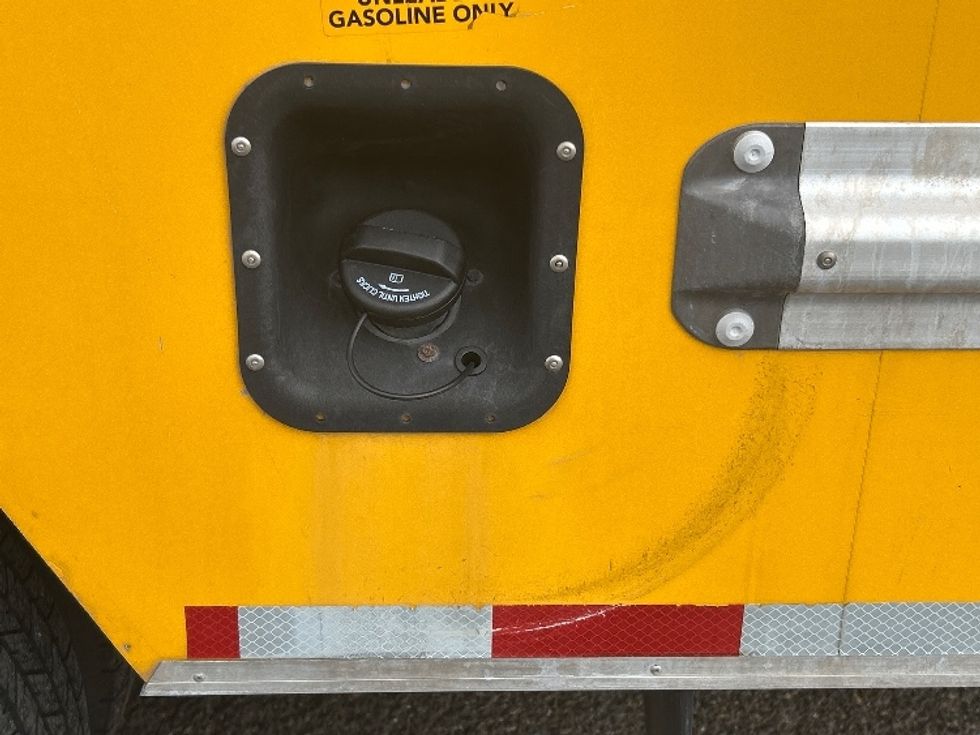 Light Duty Box Truck-Light and Medium Duty Trucks-Ford-2022-E350-Pharr-TX-105,320\n\t\tmiles-$ 25,000 - Image 27